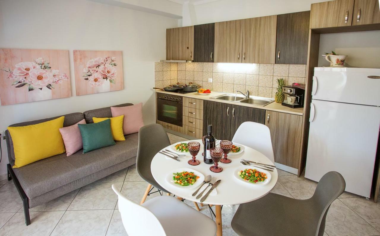 Holiday House Ioanna 2 - Loft เนอาเปรามอส ภายนอก รูปภาพ
